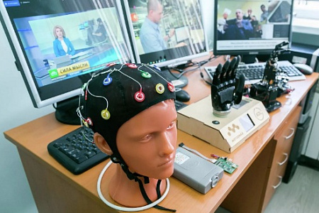 Российские ученые научились управлять компьютером силой мысли