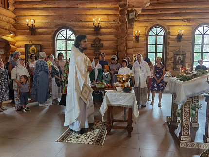 Праздничная литургия в храмовом корпусе