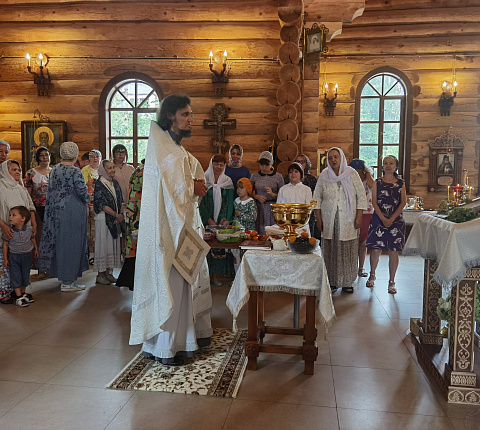 Праздничная литургия в храмовом корпусе