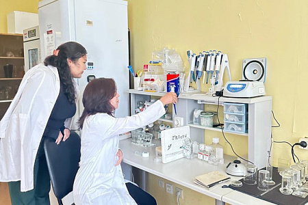 Ученые-биотехнологи из Республики Казахстан прошли обучение по разработке инновационных клеточных продуктов в ГНЦ ФМБЦ им.А.И. Бурназяна ФМБА России