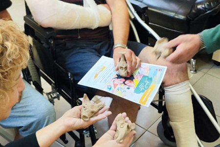 В ФМБЦ им.А.И. Бурназяна ФМБА России для военнослужащих прошел мастер-класс по лепке из глины