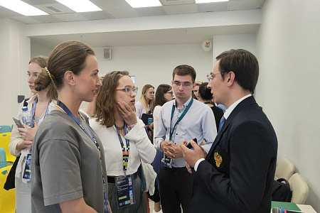 Представители молодежного совета ФМБА России приняли участие в панельной дискуссии "Молодые ученые в медицинской науке: от Москвы до Владивостока" в рамках XII Всероссийского съезда советов молодых ученых и студенческих научных обществ.