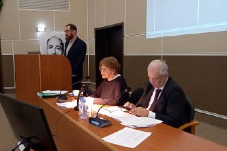 В ФМБЦ им.А.И. Бурназяна состоялась защита диссертации на соискание ученой степени кандидата медицинских наук Брагина Евгения Викторовича на тему: «Риск старческой катаракты в когорте работников, подвергшихся хроническому облучению»