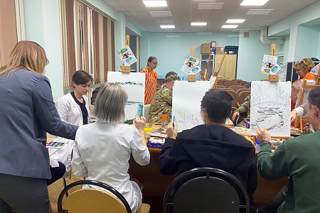 Для военнослужащих, находящихся на лечении и реабилитации в Центре, провели арт-терапию