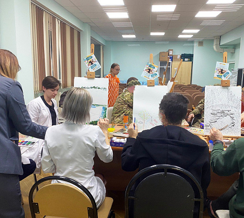Для военнослужащих, находящихся на лечении и реабилитации в Центре, провели арт-терапию