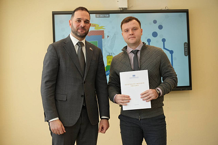 Научный сотрудник ГНЦ ФМБЦ им.А.И.Бурназяна ФМБА России на встрече с депутатом Госдумы Александром Мажугой