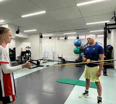 Генеральный директор ФМБЦ им.А.И. Бурназяна Александр Самойлов помог исполнить мечту 13-летнего школьника из Москвы