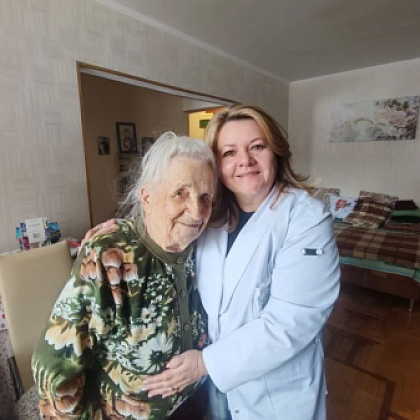 Коллектив ГНЦ ФМБЦ им.А.И. Бурназяна ФМБА России поздравил ветерана Валентину Петровну Минаеву с наступающим Международным женским днём