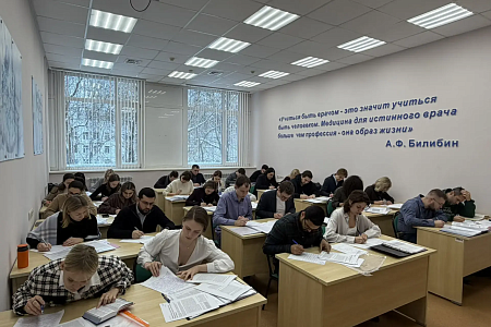 В Медико-биологическом университете инноваций и непрерывного образования успешно прошел кандидатский экзамен по иностранному языку