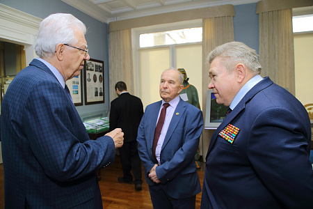 В ФМБЦ им. А.И. Бурназяна ФМБА России состоялось торжественное  открытие памятника «Первопроходцам в радиационной медицине от благодарных потомков»