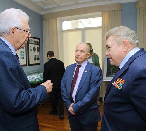 В ФМБЦ им. А.И. Бурназяна ФМБА России состоялось торжественное  открытие памятника «Первопроходцам в радиационной медицине от благодарных потомков»