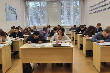 В Медико-биологическом университете инноваций и непрерывного образования успешно прошел кандидатский экзамен по иностранному языку