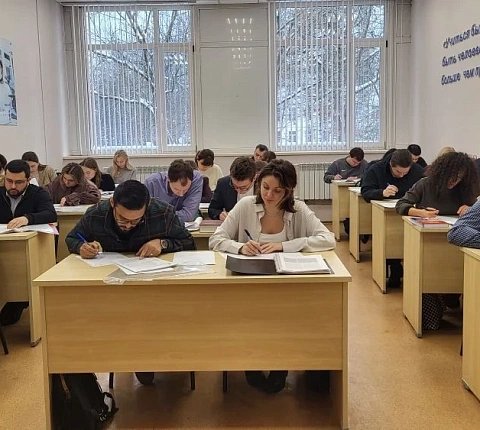 В Медико-биологическом университете инноваций и непрерывного образования успешно прошел кандидатский экзамен по иностранному языку