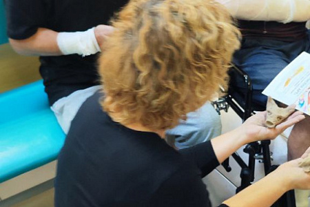 В ФМБЦ им.А.И. Бурназяна ФМБА России для военнослужащих прошел мастер-класс по лепке из глины