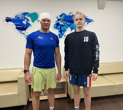 Генеральный директор ФМБЦ им.А.И. Бурназяна Александр Самойлов помог исполнить мечту 13-летнего школьника из Москвы