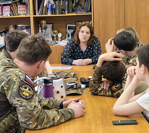 Врач-гематолог ФМБЦ им.А.И. Бурназяна Ангелина Бахтина на встрече с кадетами рассказала о развитии и важности донорского движения в стране