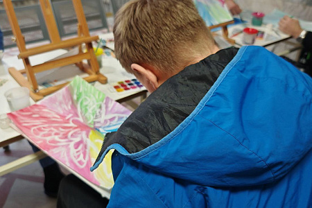 Для военнослужащих, находящих на лечении и реабилитации в ГНЦ ФМБЦ им.А.И.Бурназяна ФМБА России, прошел сеанс арт-терапии 