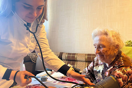 Специалисты ФМБЦ им.А.И. Бурназяна ФМБА России провели диспансеризацию ветерана Великой Отечественной войны