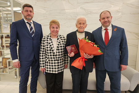 В ФМБА России прошел торжественный вечер, посвященный 80-летию Великой Победы – высшей ведомственной награды удостоились ветераны ВОВ, которые работали в ФМБЦ им.А.И. Бурназяна ФМБА России