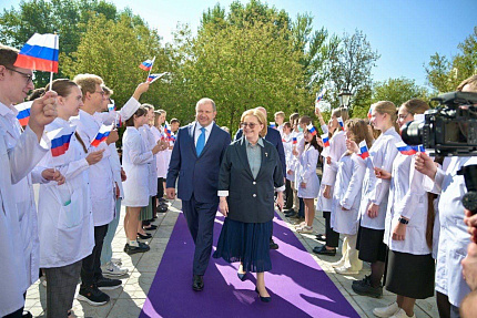 Руководитель ФМБА России Вероника Скворцова поздравила с Днем знаний ординаторов и аспирантов ФМБЦ им. А.И. Бурназяна