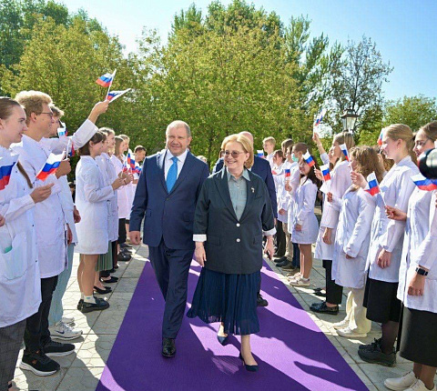 Руководитель ФМБА России Вероника Скворцова поздравила с Днем знаний ординаторов и аспирантов ФМБЦ им. А.И. Бурназяна