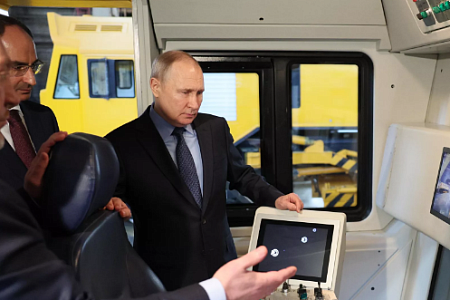 Путин призвал стремиться к локализации производства по важным направлениям