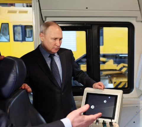 Путин призвал стремиться к локализации производства по важным направлениям