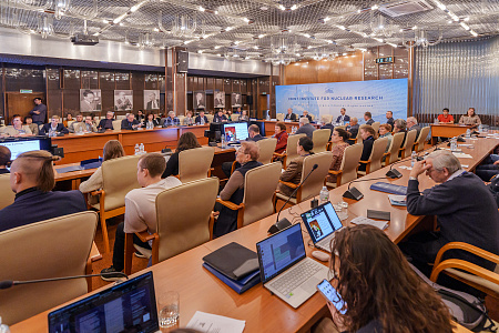 Новейшие исследования в области радиомодификаторов обсудили в ОИЯИ