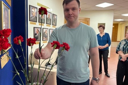 Сотрудники ФМБЦ им.А.И. Бурназяна почтили память ветеранов Великой Отечественной войны
