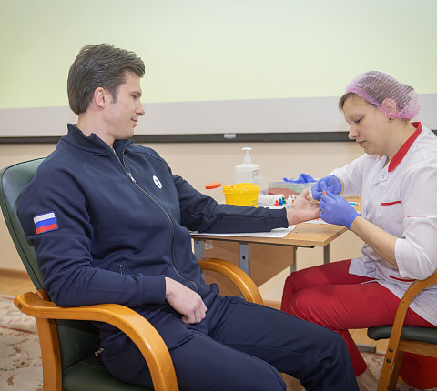 Звёзды спорта — в донорском строю