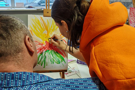 Для военнослужащих, находящих на лечении и реабилитации в ГНЦ ФМБЦ им.А.И.Бурназяна ФМБА России, прошел сеанс арт-терапии 