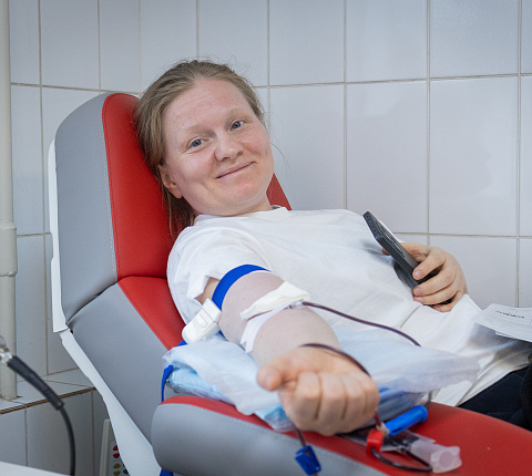 Звёзды спорта — в донорском строю