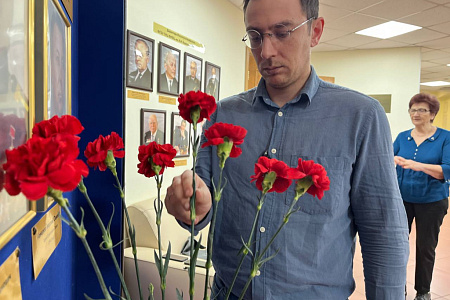 Сотрудники ФМБЦ им.А.И. Бурназяна почтили память ветеранов Великой Отечественной войны