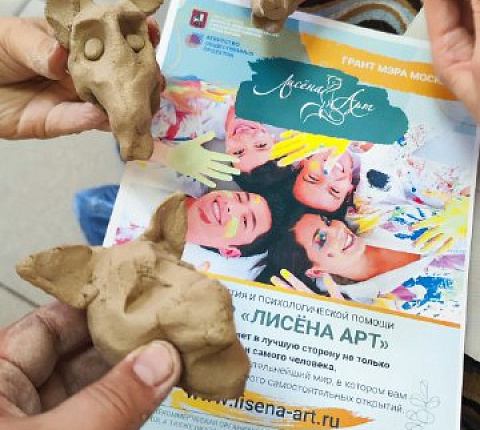 В ФМБЦ им.А.И. Бурназяна ФМБА России для военнослужащих прошел мастер-класс по лепке из глины