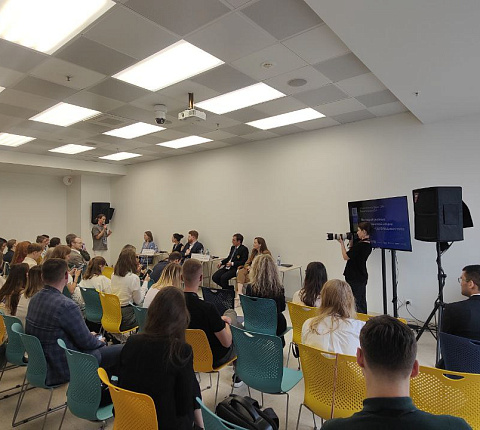 Представители молодежного совета ФМБА России приняли участие в панельной дискуссии "Молодые ученые в медицинской науке: от Москвы до Владивостока" в рамках XII Всероссийского съезда советов молодых ученых и студенческих научных обществ.