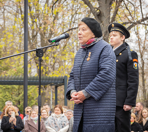 Основоположнику отечественной радиационной медицины. В Москве открыт памятник Аветику Игнатьевичу Бурназяну