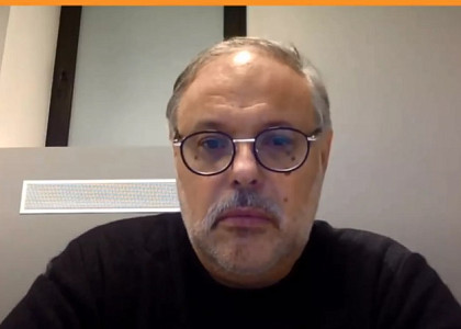 Импорт в Россию в настоящее время сокращается, но это временное явление, уверенность в этом высказал экономист Михаил Хазин