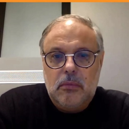 Импорт в Россию в настоящее время сокращается, но это временное явление, уверенность в этом высказал экономист Михаил Хазин