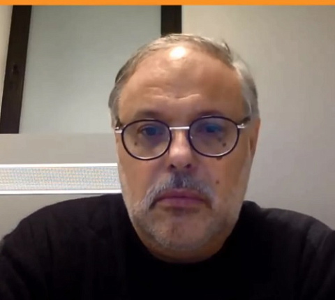 Импорт в Россию в настоящее время сокращается, но это временное явление, уверенность в этом высказал экономист Михаил Хазин