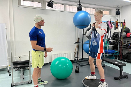 Генеральный директор ФМБЦ им.А.И. Бурназяна Александр Самойлов помог исполнить мечту 13-летнего школьника из Москвы