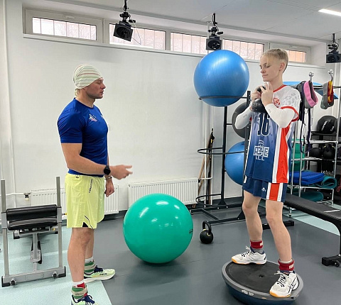 Генеральный директор ФМБЦ им.А.И. Бурназяна Александр Самойлов помог исполнить мечту 13-летнего школьника из Москвы