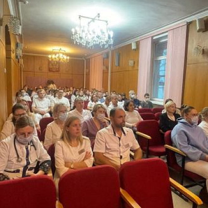 Главный инфекционист ФМБА России Владимир Никифоров провел лекцию по профилактике менингококковой инфекции