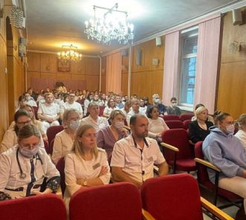 Главный инфекционист ФМБА России Владимир Никифоров провел лекцию по профилактике менингококковой инфекции