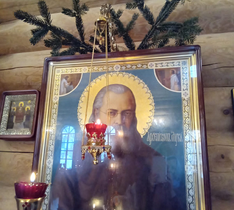 В храмовом корпусе во имя святителя Луки Крымского ФМБЦ им. А.И.Бурназяна ФМБА России 6 января 2023 года   в Рождественский Сочельник прошло уставное богослужение