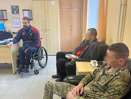 Известный паралимпиец Игорь Коробейников встретился с военнослужащими, которые находятся на лечении и реабилитации в ФМБЦ им.А.И. Бурназяна ФМБА России