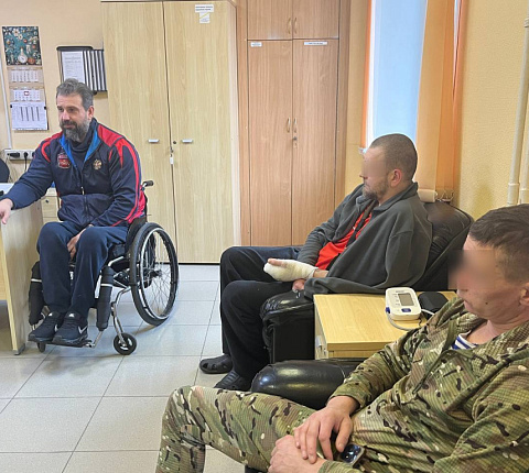 Известный паралимпиец Игорь Коробейников встретился с военнослужащими, которые находятся на лечении и реабилитации в ФМБЦ им.А.И. Бурназяна ФМБА России