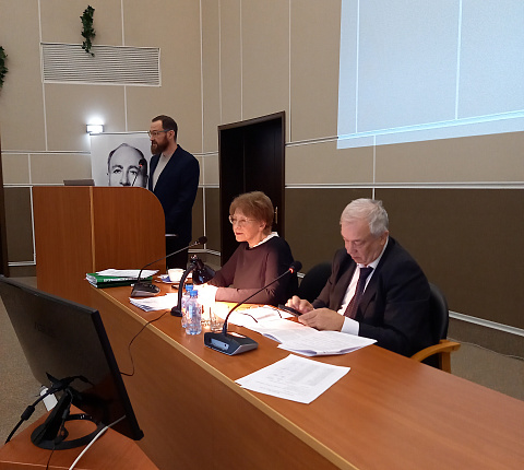 В ФМБЦ им.А.И. Бурназяна состоялась защита диссертации на соискание ученой степени кандидата медицинских наук Брагина Евгения Викторовича на тему: «Риск старческой катаракты в когорте работников, подвергшихся хроническому облучению»