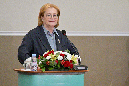 Руководитель ФМБА России Вероника Скворцова поздравила с Днем знаний ординаторов и аспирантов ФМБЦ им. А.И. Бурназяна