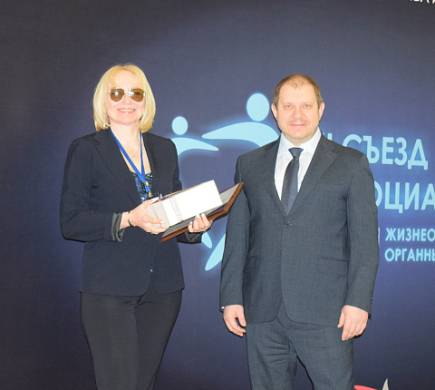 Генеральный директор ФГБУ ГНЦ ФМБЦ им. А.И. Бурназяна ФМБА России Александр Самойлов провел церемонию награждения в рамках Съезда Ассоциации «НАДиТ» 2022