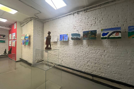 Творческие работы военнослужащих, которые находятся на лечении и реабилитации в ФМБЦ им.А.И. Бурназяна, представлены на выставке «Мы вместе! Своя сила в искусстве»